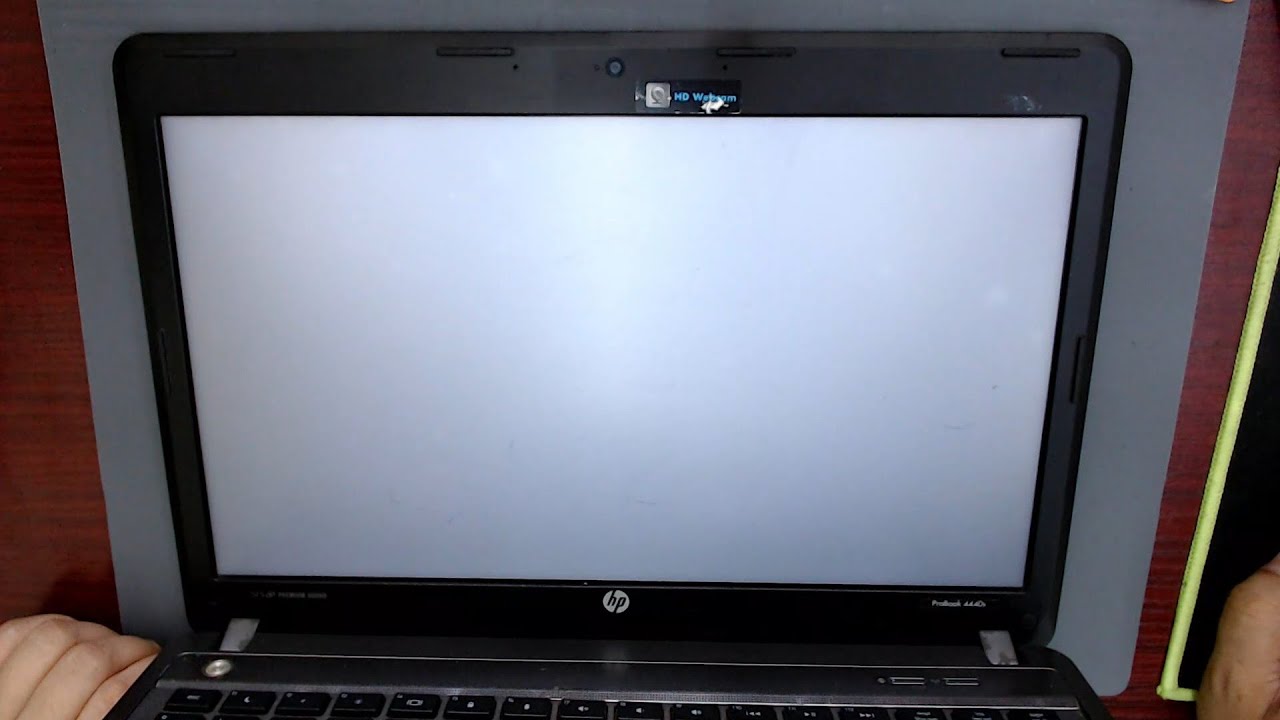 como reparar pantalla blanca de laptop